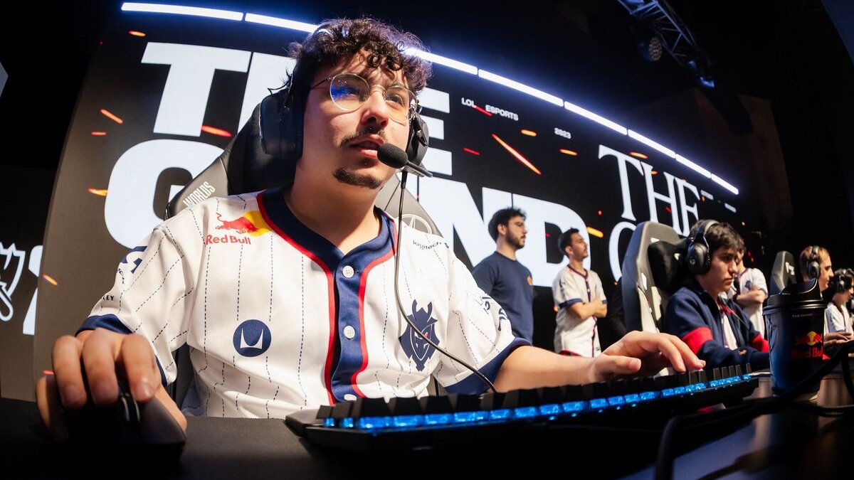 Sergen "BrokenBlade" Çelik, joueur et toplaner de l'équipe G2 Esport en LEC sur le jeu League of Legends de Riot Games.