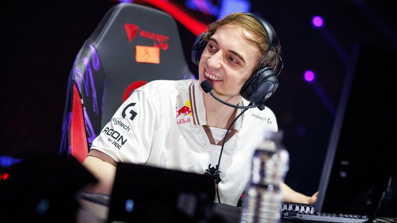 Rasmus "Caps" Winther, joueur et midlaner de l'équipe G2 Esport en LEC sur le jeu League of Legends de Riot Games.