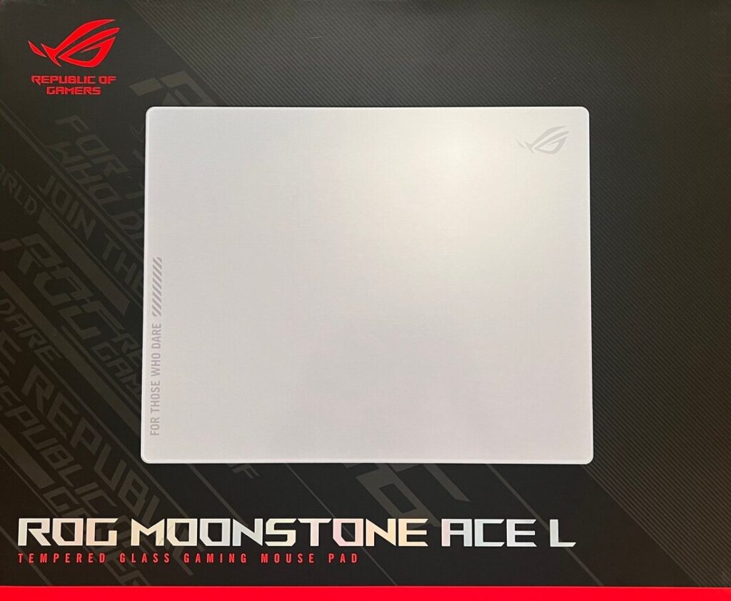 Packaging du tapis de souris gaming ROG Moonstone Ace L en verre trempé signé ASUS ROG.